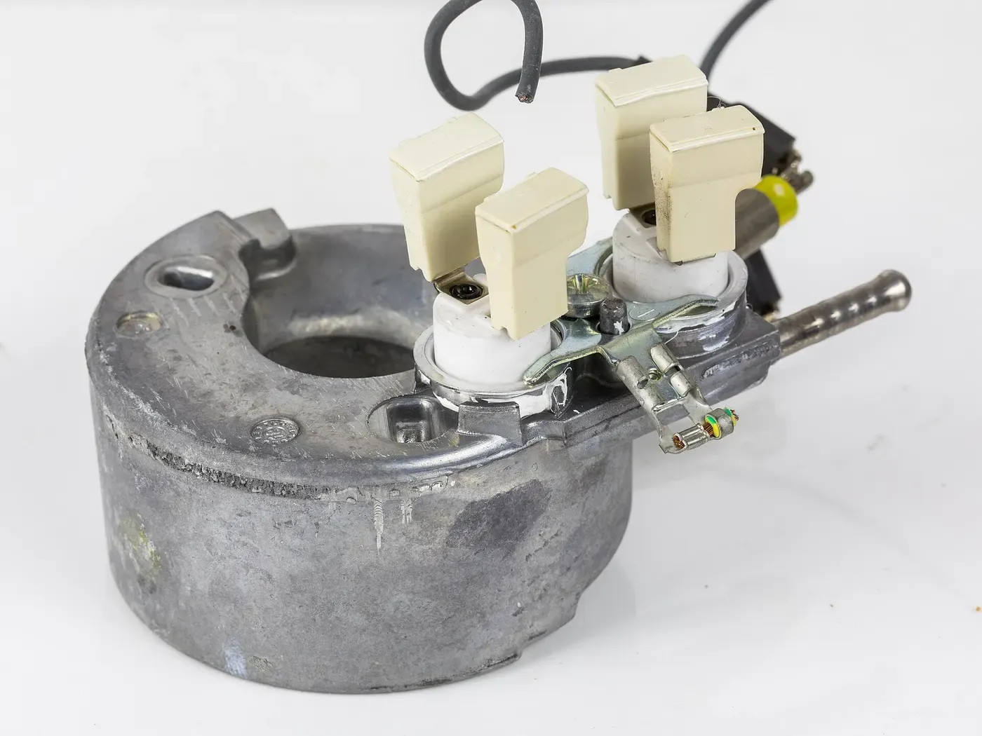 Ausgebauter Thermoblock mit Heizelement und Anschlüssen